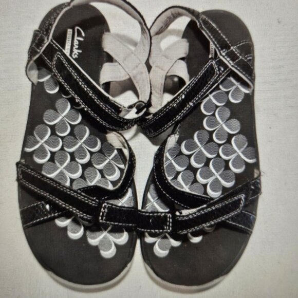 CLARKS SZ 7 Open Toe Black and Gray Tresca Trace Ankle Strap Flat Sandal NWOB - Picture 1 of 5